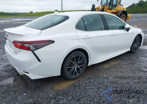 2021 Toyota Camry Se z USA, uszkodzony, nr VIN 4T1G11AK2MU464001